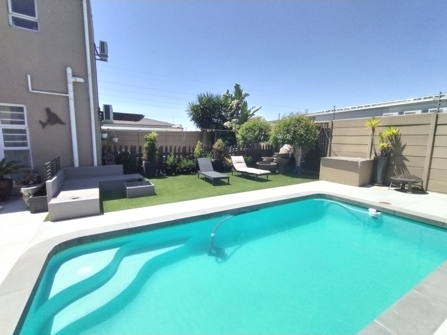 To Let 3 Bedroom Property for Rent in Soneike Western Cape